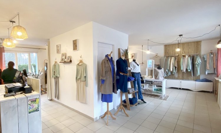 Agencement d'une boutique de vêtements dans le Médoc